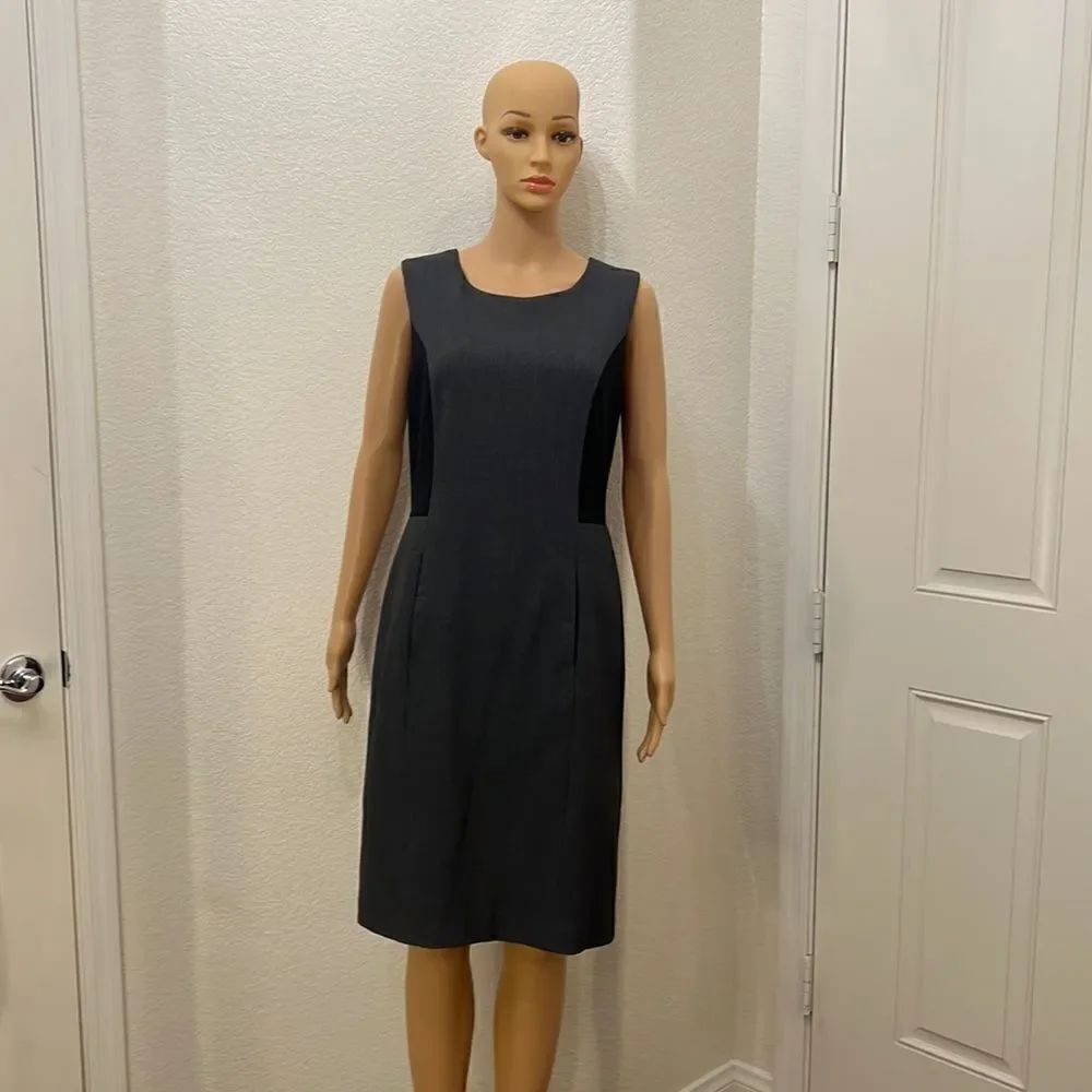 Calvin Klein Size 8 Dress Black Gray Scoop Neck Sleeveless Front Pockets Midi